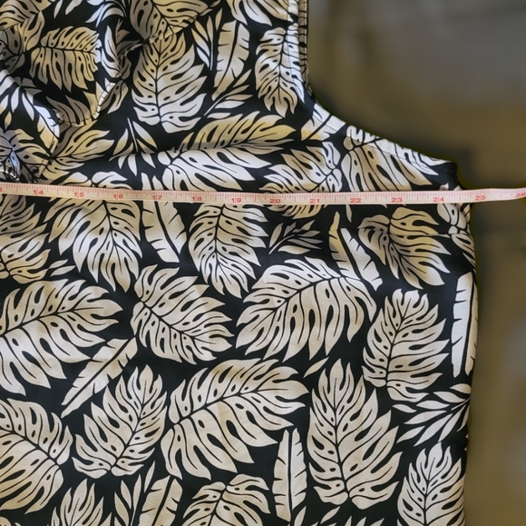 ✨️$3 or 2 for $5✨️Terra & Sky sleeveless blouse - Picture 10 of 11